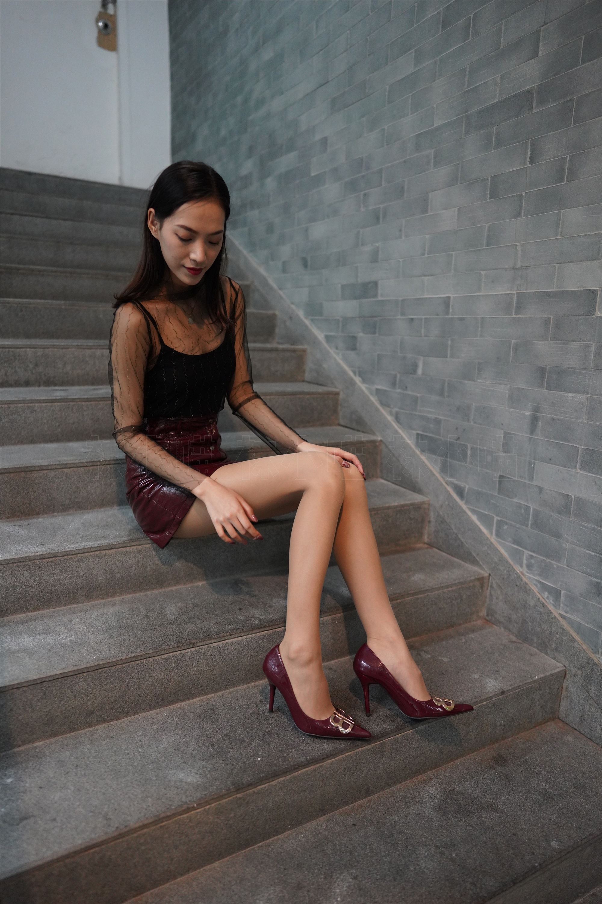 壹吻映画  2021.03.03 YW013《素素·酒红皮裙》